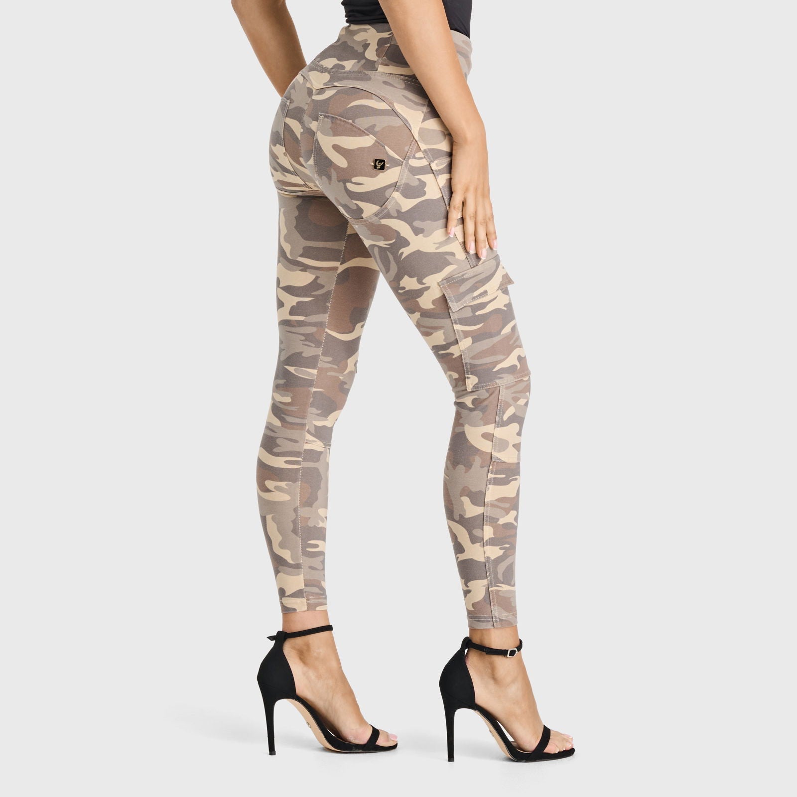 WR.UP® Cargo Fashion - High Waisted - 7/8 Length - Sand Camo 1