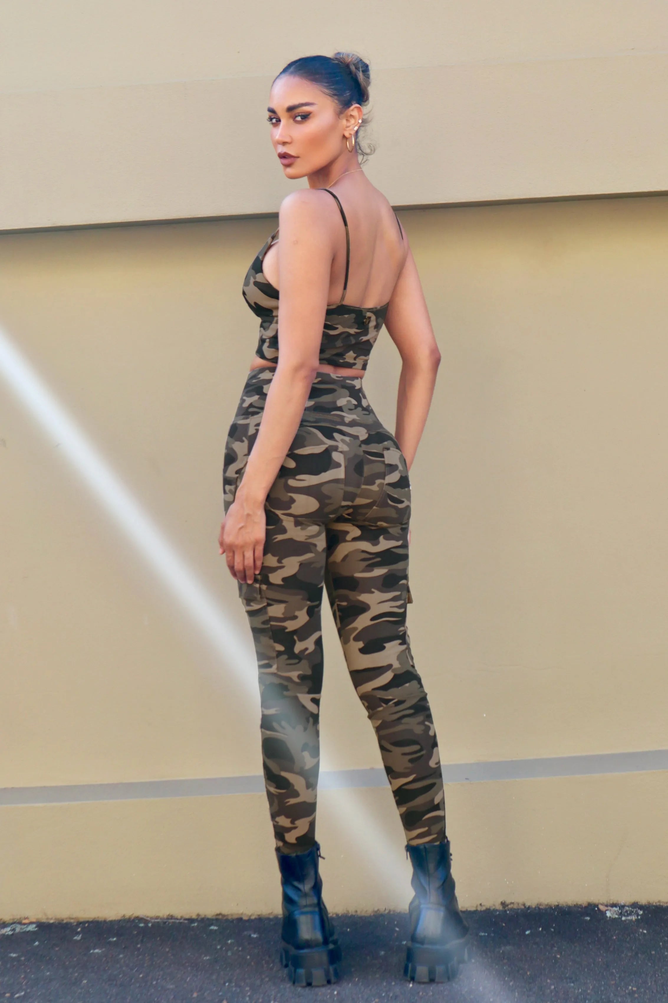 WRUP Cargo Fashion - High Waisted - Petite Length - Brown Camo 2
