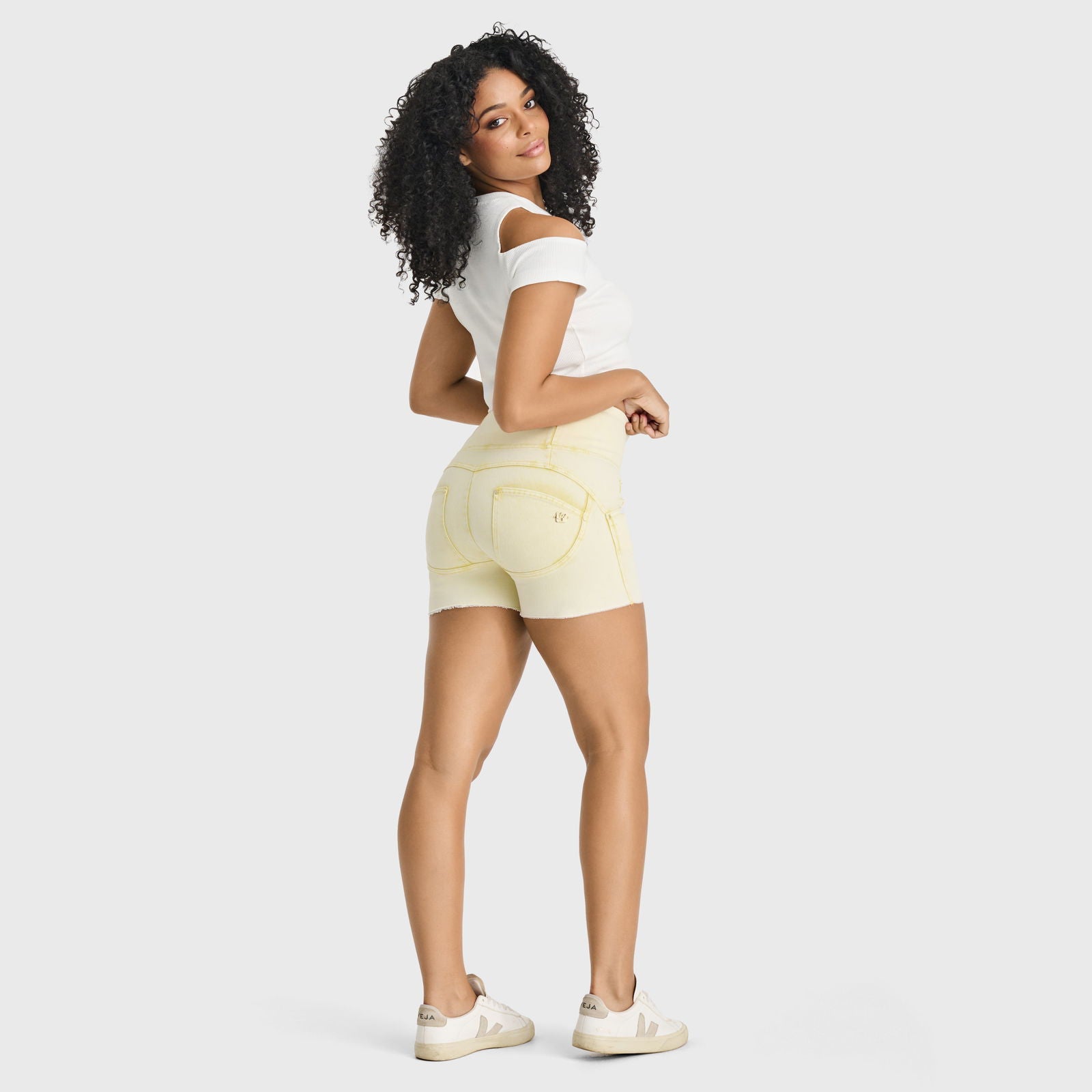 WR.UP® SNUG Jeans - 3 Button High Waisted - Shorts - Yellow Sorbet - Freddy USA