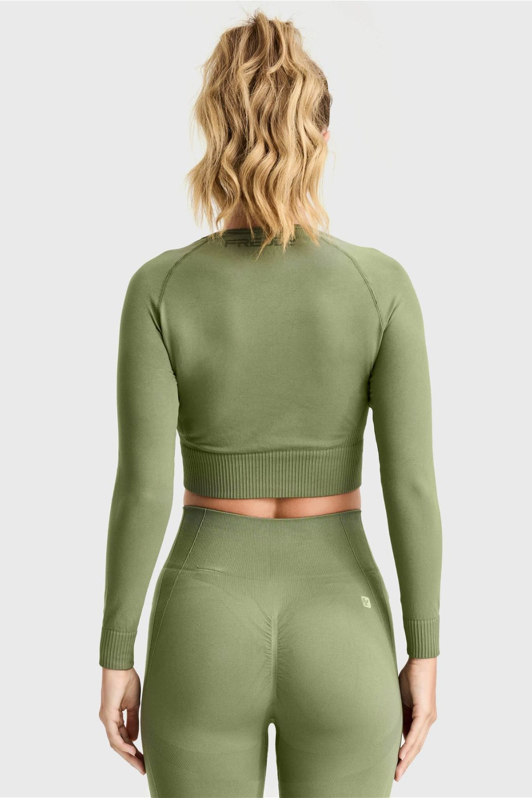 Seamless Cropped Long Sleeved - Military Green 3