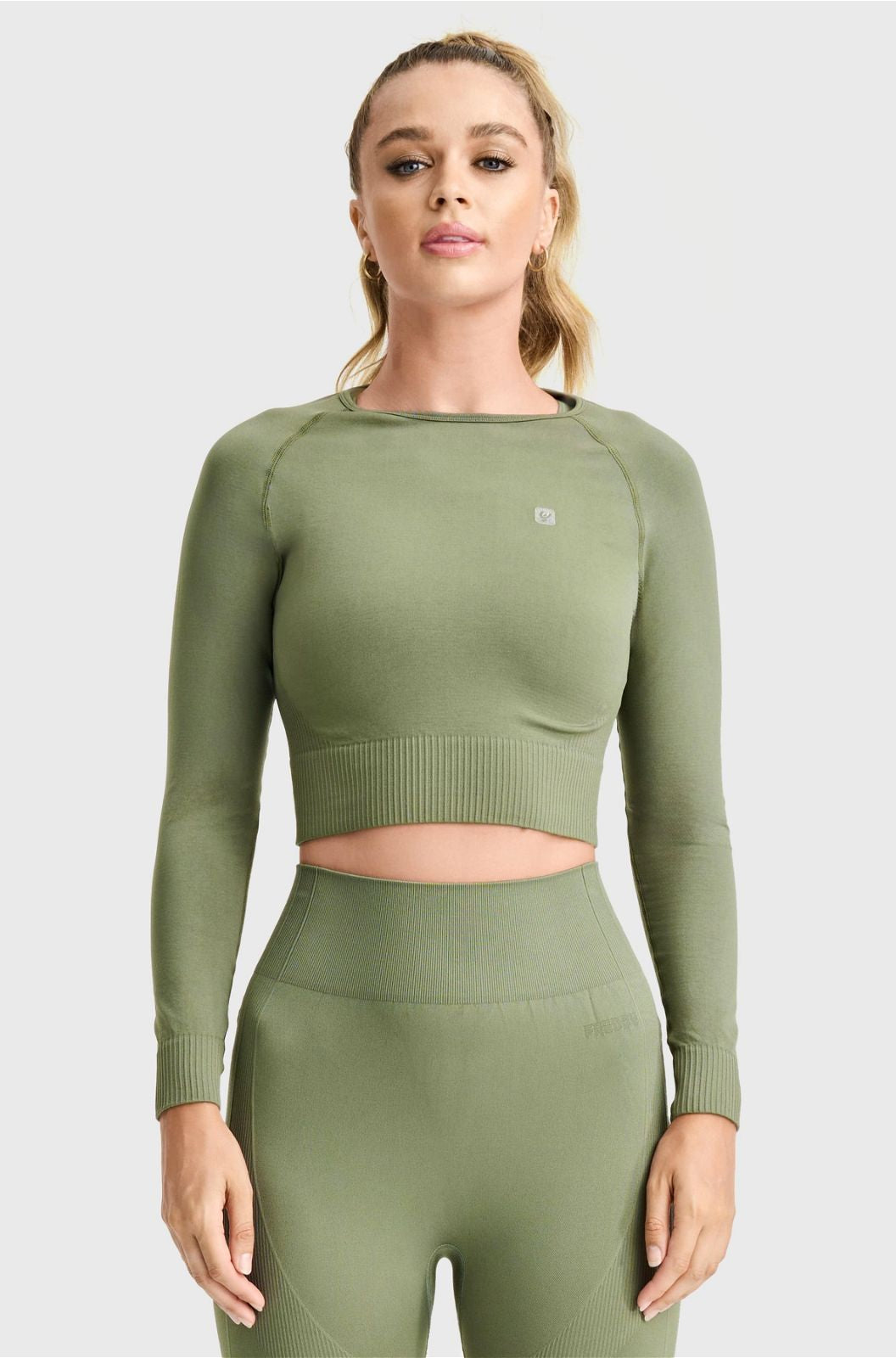 Seamless Cropped Long Sleeved - Military Green