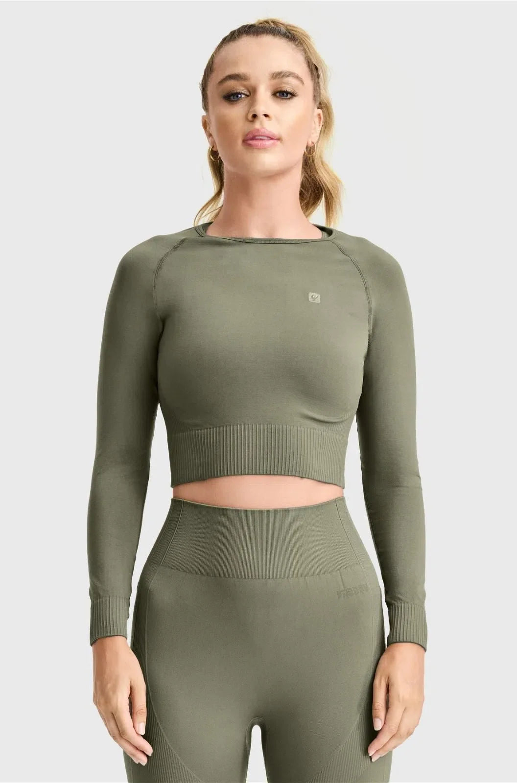 Seamless Cropped Long Sleeved - Military Green