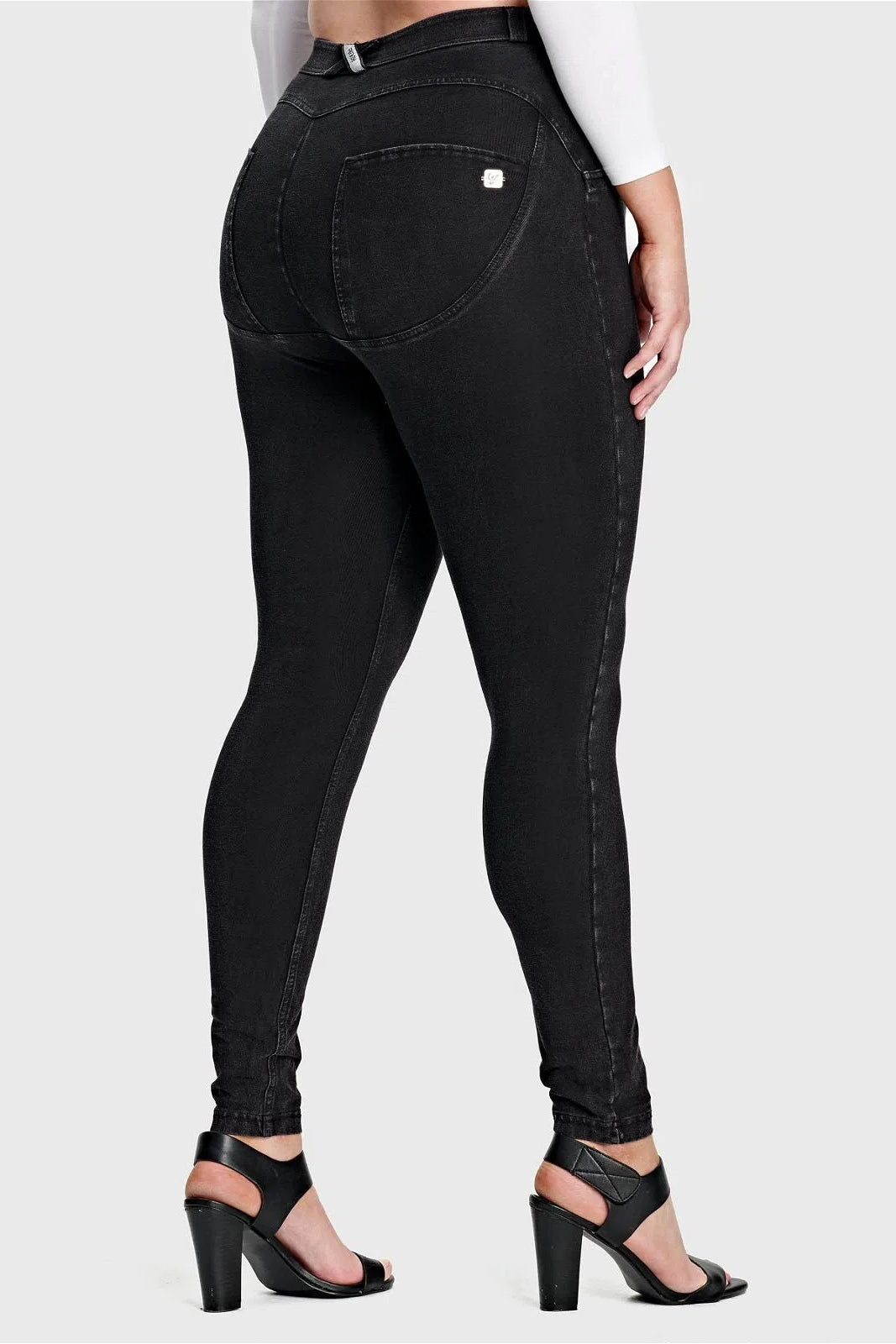 WR.UP® Curvy Denim - Cintura alta - Largo completo - Negro + costuras negras  1