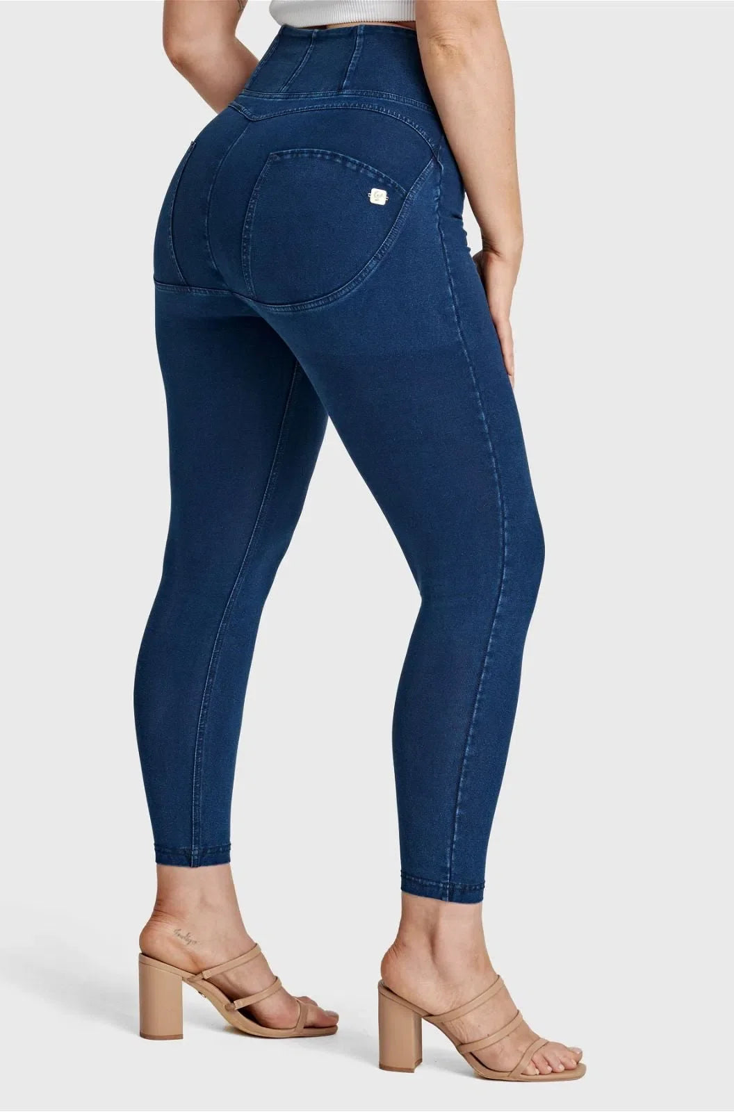 WR.UP® Curvy Denim - Zip High Waisted - Petite Length - Dark Blue + Blue Stitching