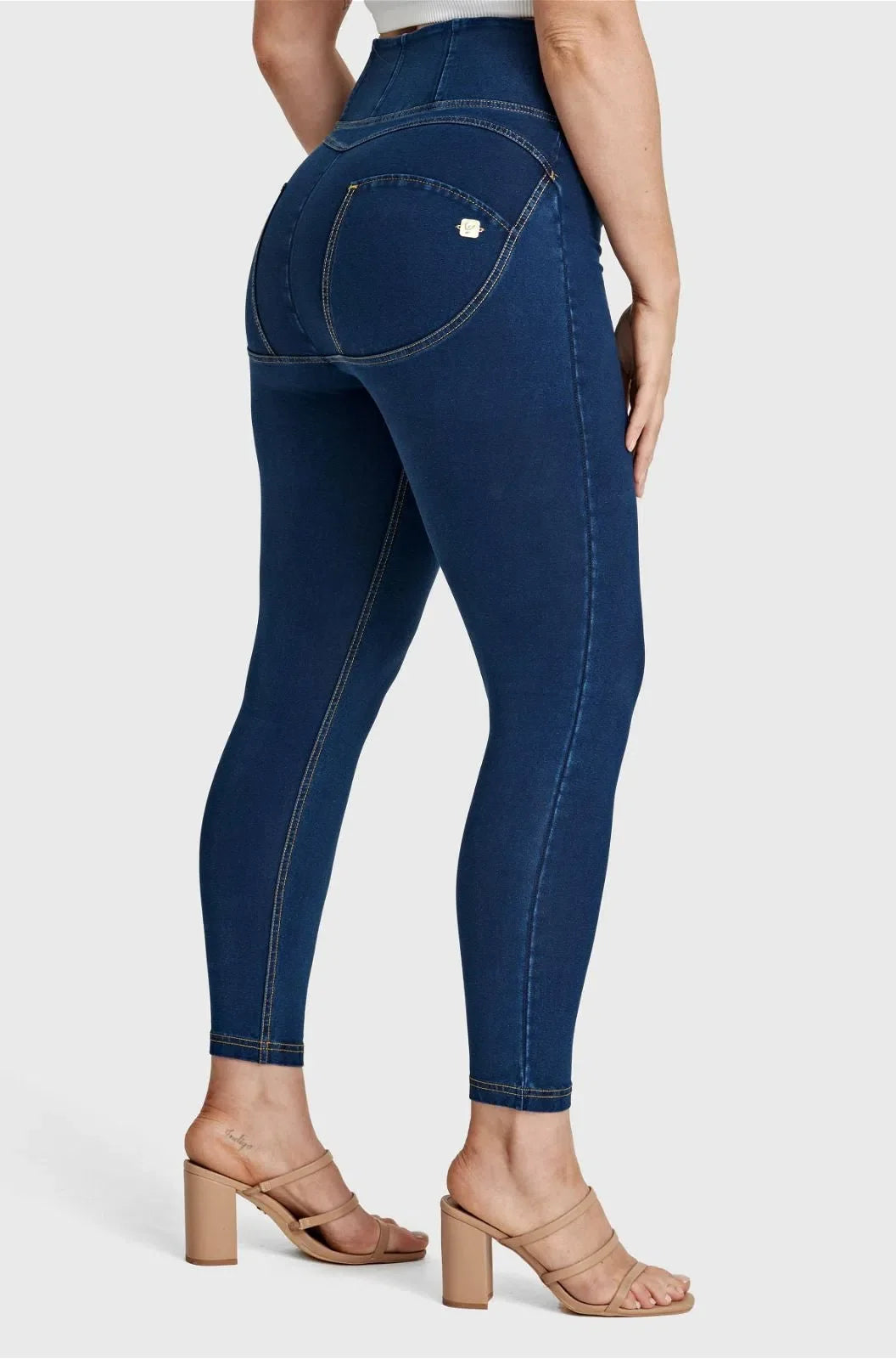 WR.UP® Curvy Denim - Zip High Waisted - Petite Length - Dark Blue + Yellow Stitching