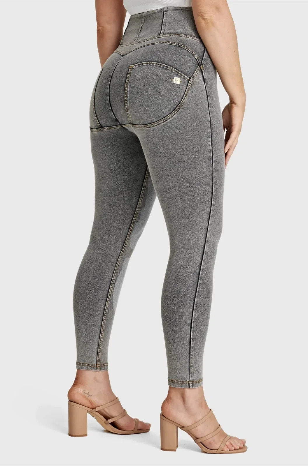 WR.UP® Curvy Denim - Zip High Waisted - Petite Length - Grey + Yellow Stitching