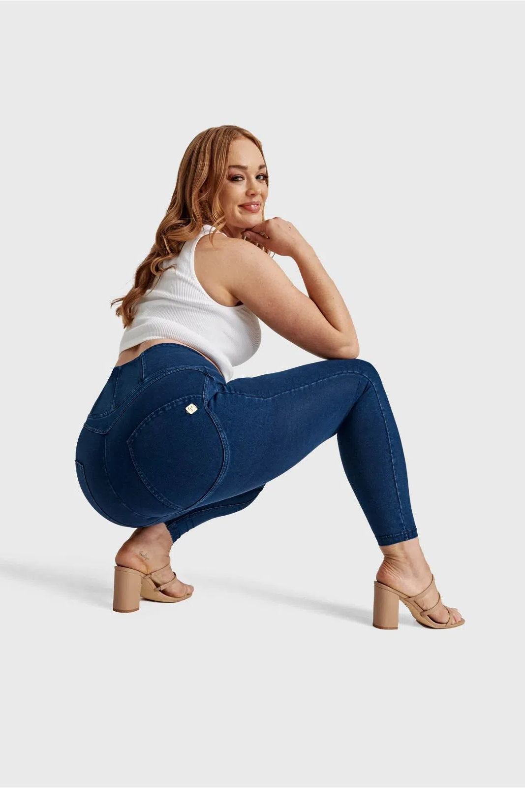 WR.UP® Curvy Denim - Talle alto con cremallera - Largo pequeño - Azul oscuro + costuras azules 2