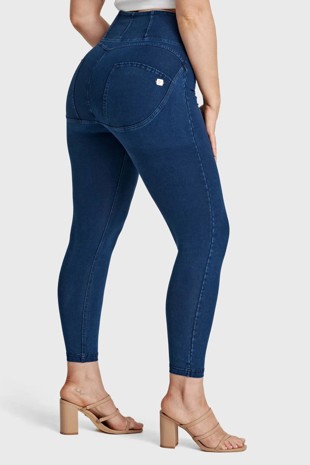 WR.UP® Curvy Denim - Talle alto con cremallera - Largo pequeño - Azul oscuro + costuras azules 1