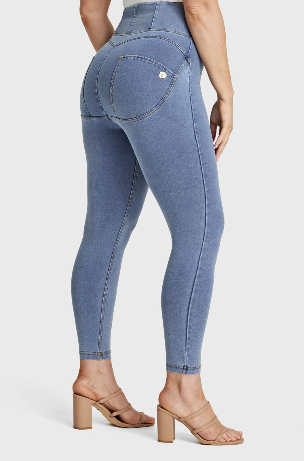 WR.UP® Curvy Denim - Zip High Waisted - Petite Length - Light Blue + Yellow Stitching