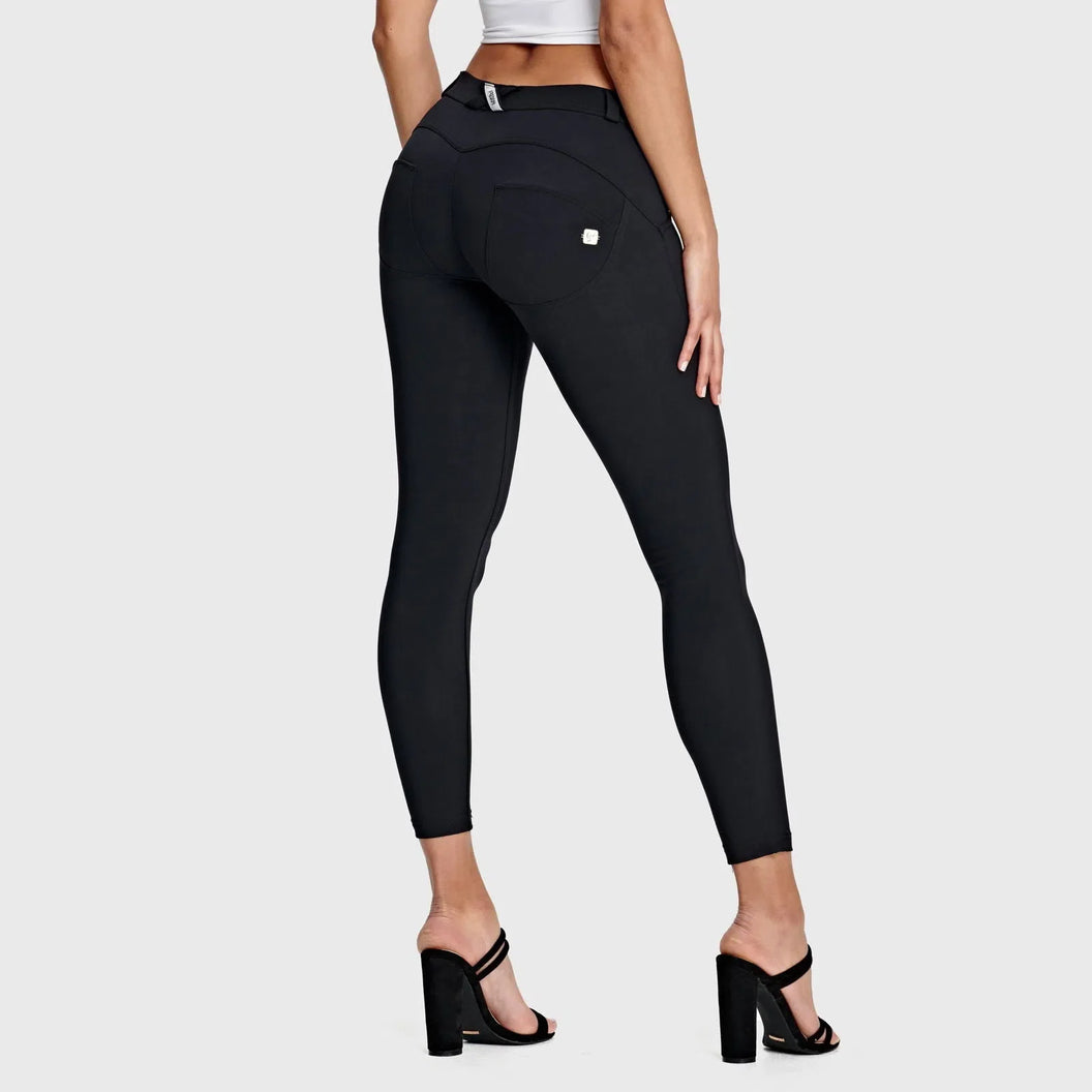 WRUP Diwo Pro - Mid Rise - Petite Length - Black