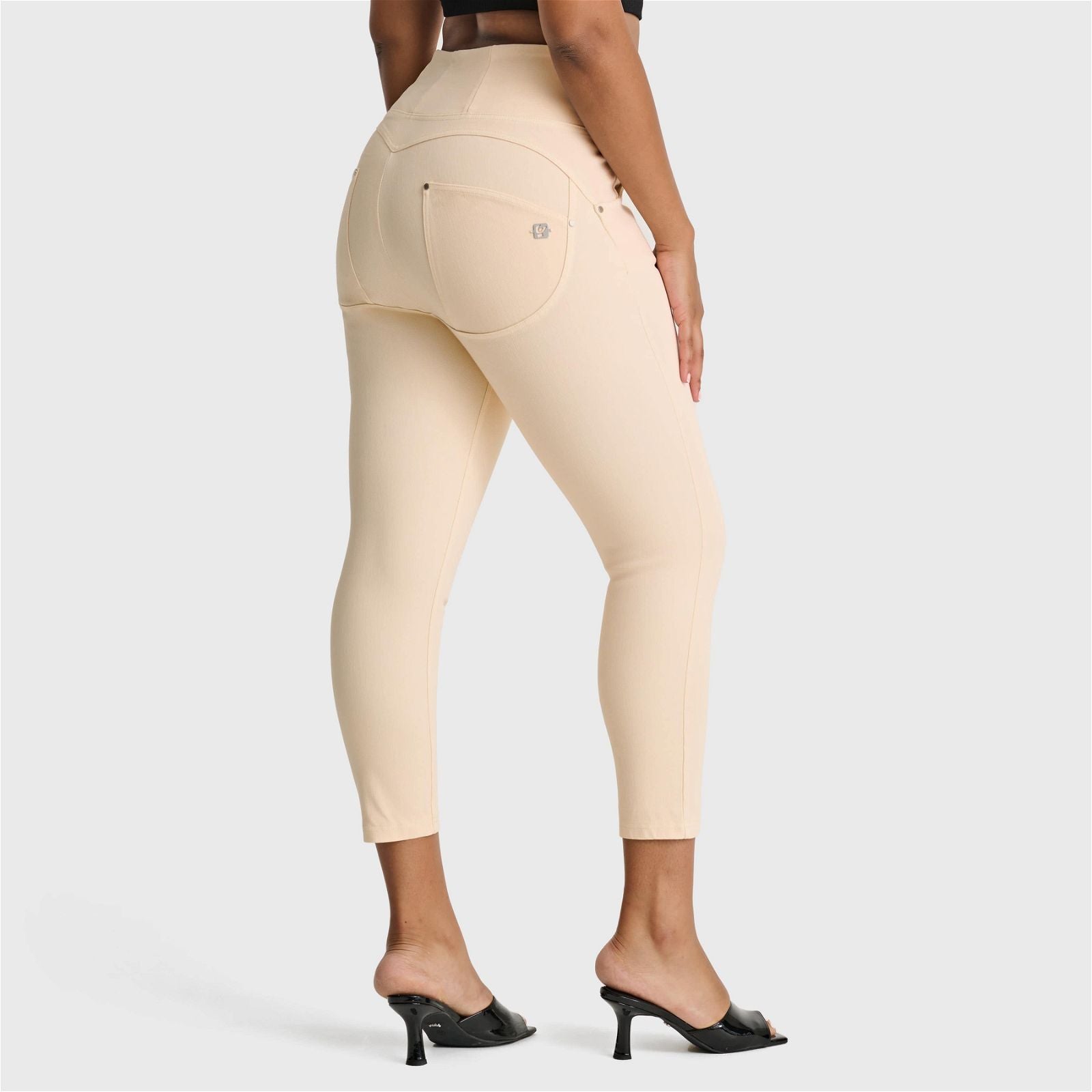 WR.UP® SNUG Curvy Jeans - High Waisted - Petite Length - Ivory 1