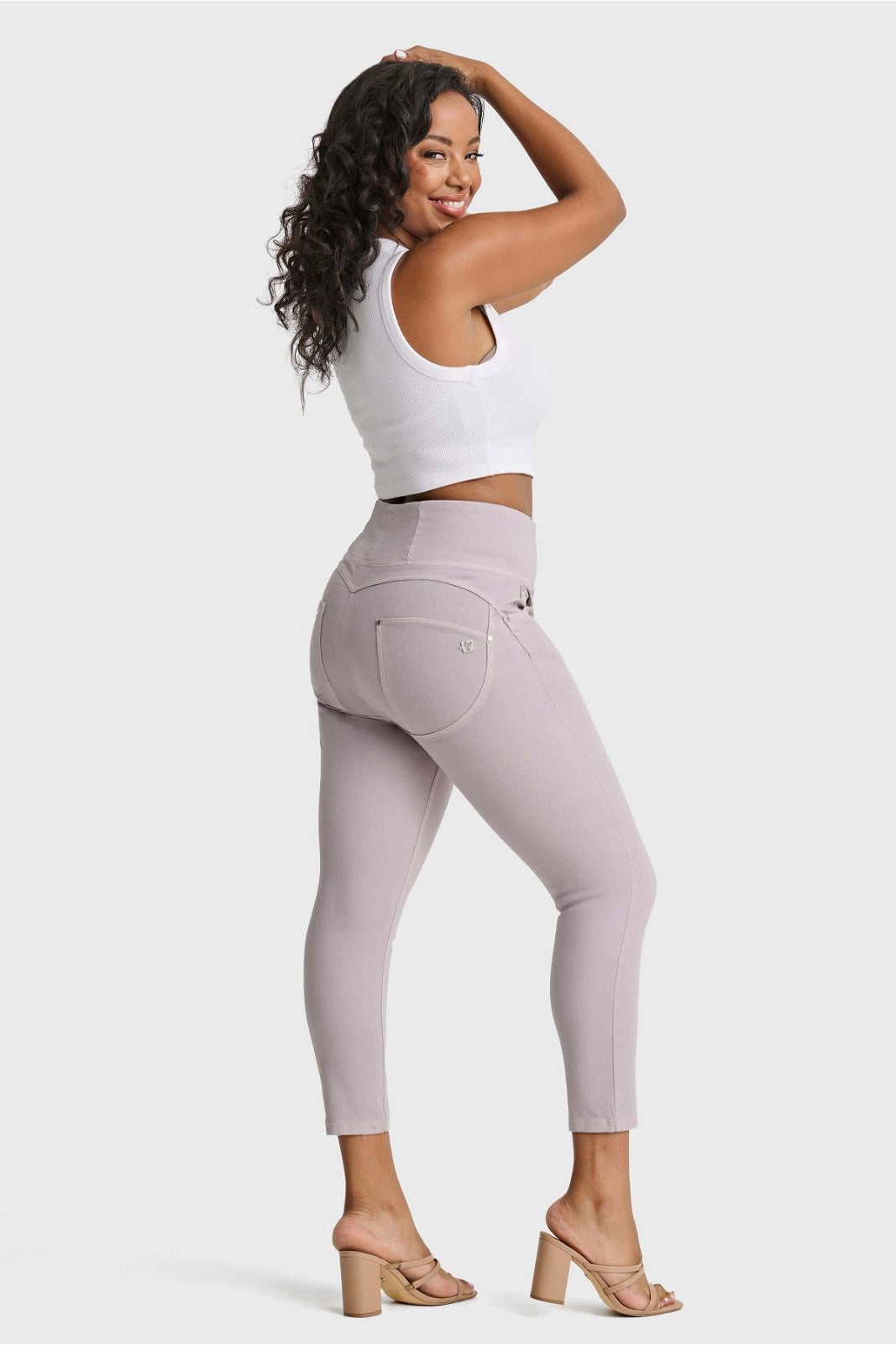 WR.UP® SNUG Curvy Jeans - High Waisted - Petite Length - Light Grey 3