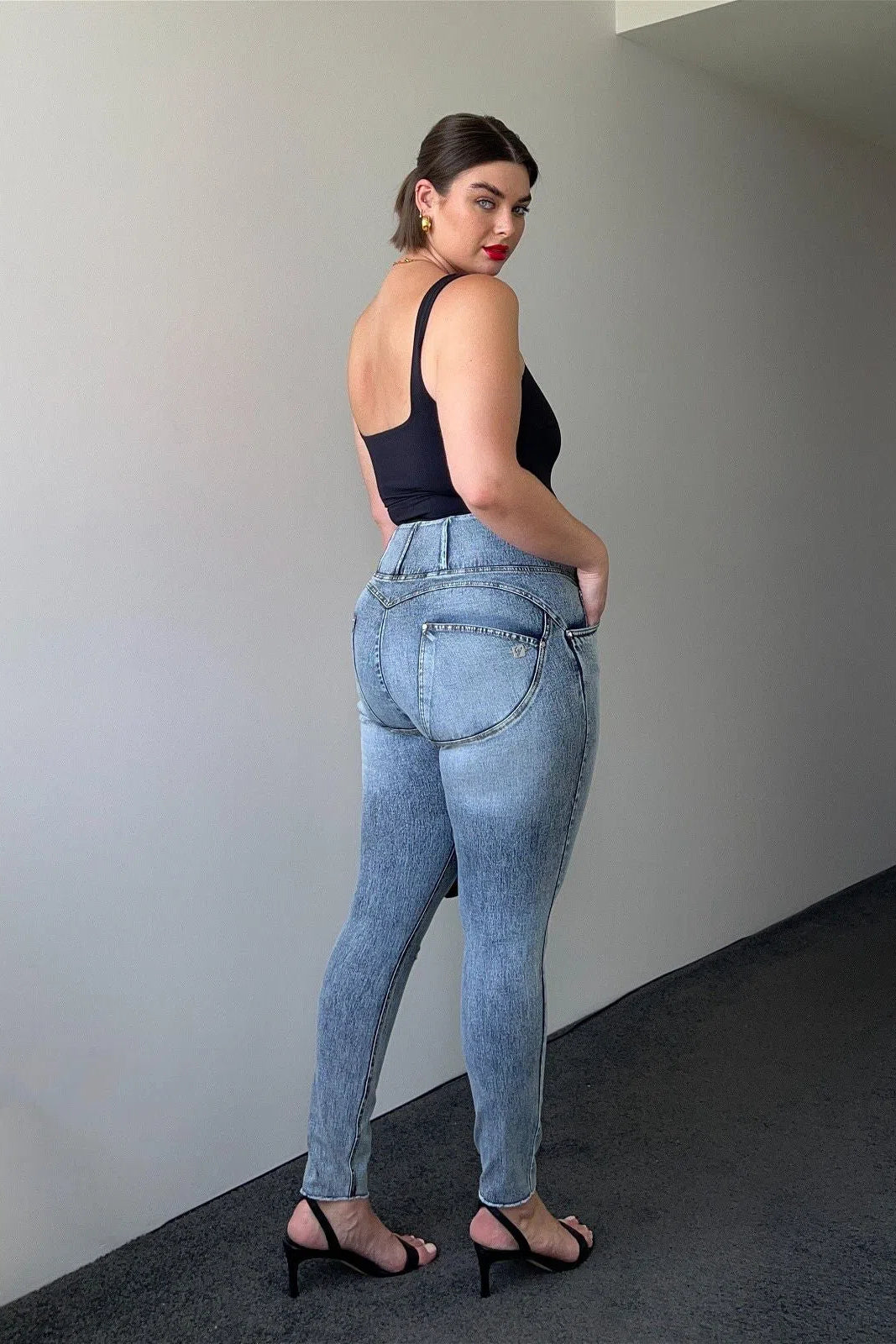 WR.UP® SNUG Curvy Ripped Jeans - High Waisted - Full Length - Blue Stonewash + Yellow Stitching 2