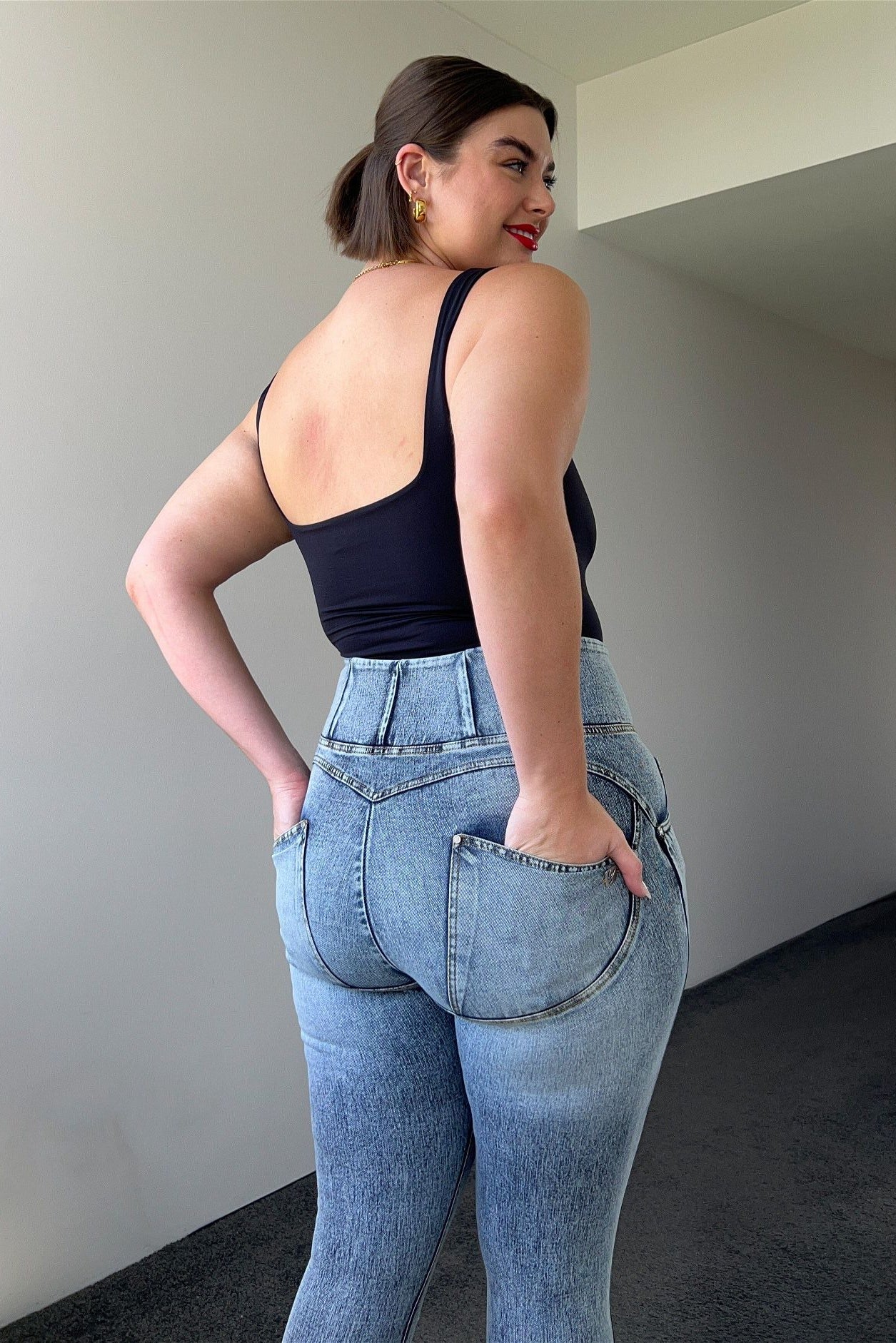 WR.UP® SNUG Curvy Ripped Jeans - High Waisted - Full Length - Blue Stonewash + Yellow Stitching 3