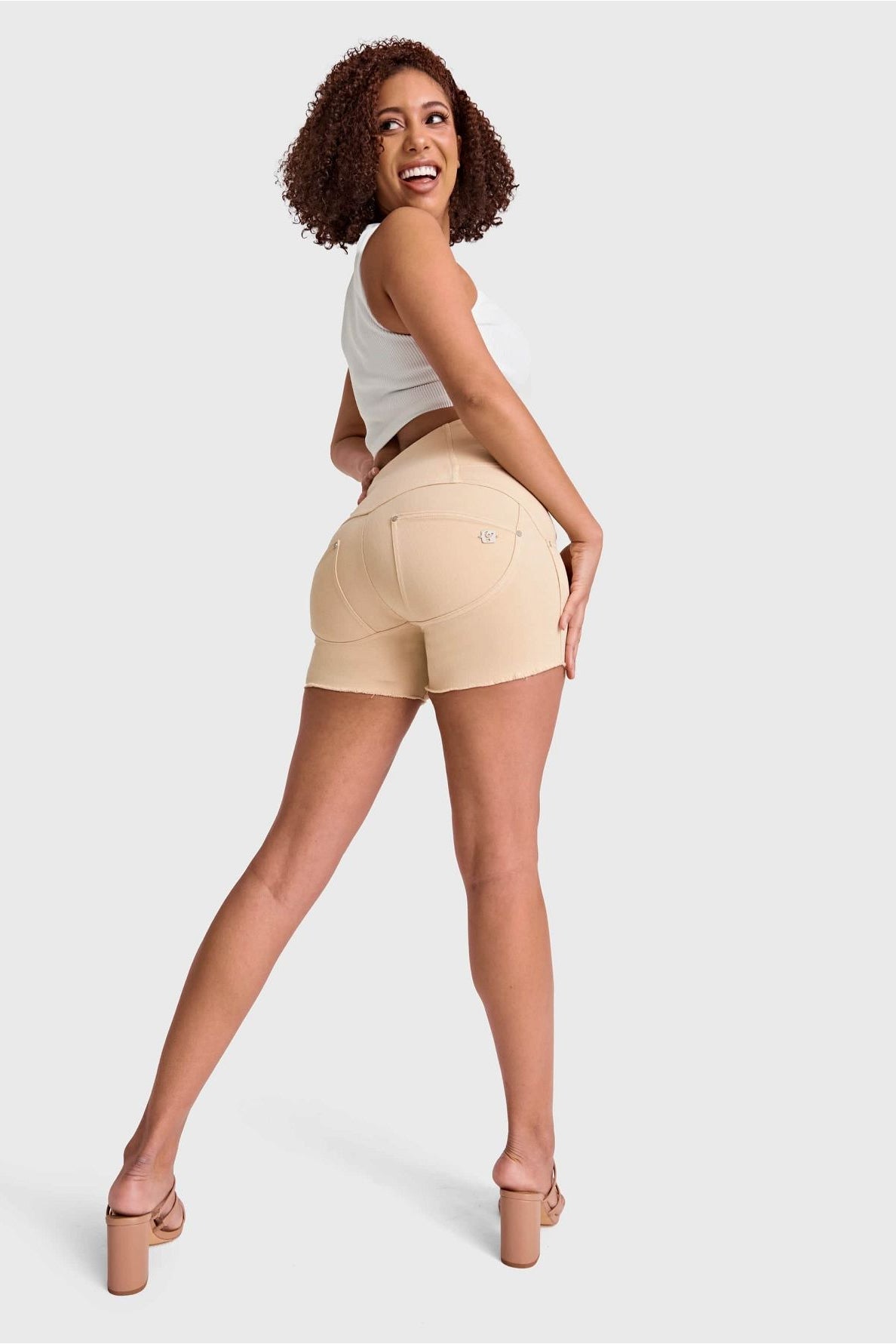 WR.UP® SNUG Jeans - 3 Button High Waisted - Shorts -  Beige 2