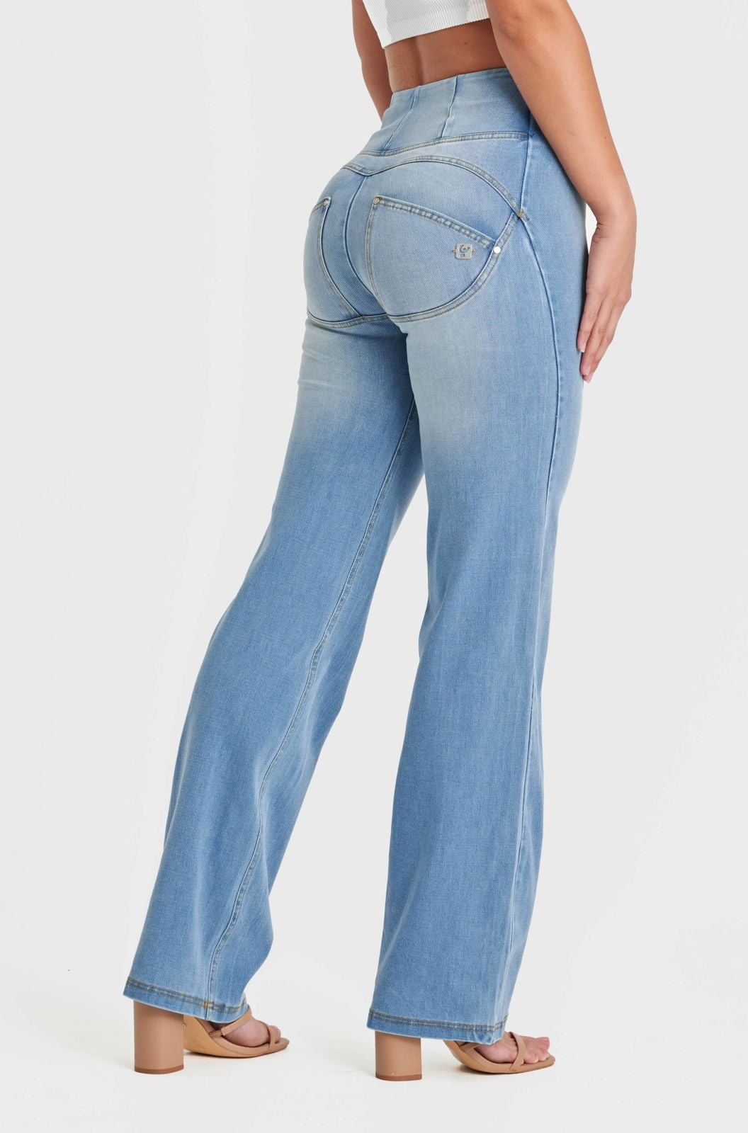 WR.UP® SNUG Jeans - High Waisted - Flare - Light Blue + Yellow Stitching