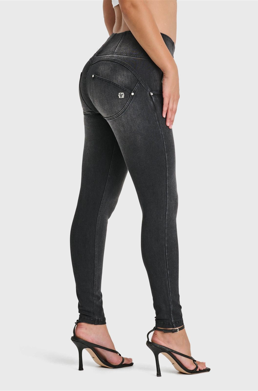 WR.UP® SNUG Jeans - High Waisted - Full Length - Black + Black Stitching