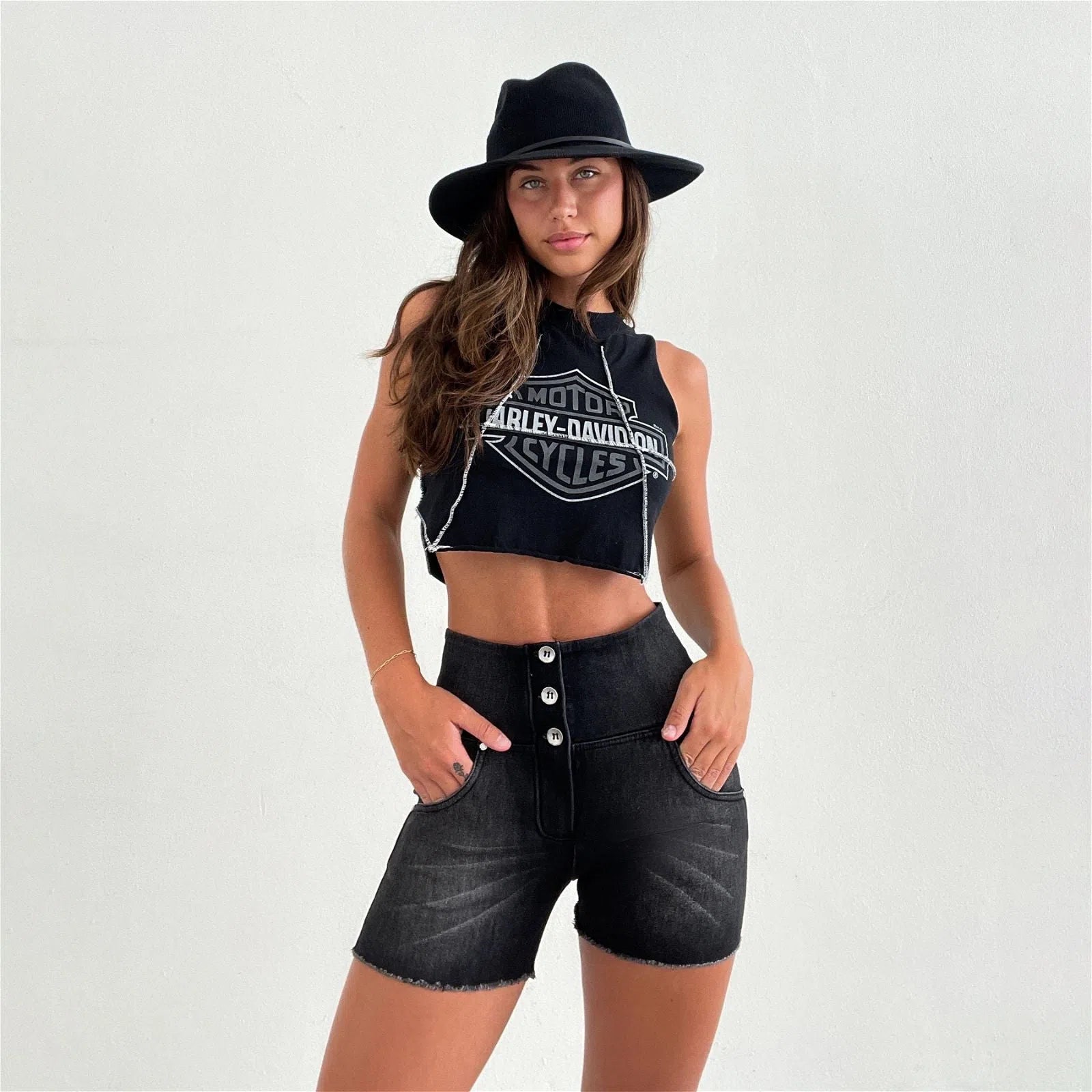 WR.UP® SNUG Jeans - High Waisted - Shorts - Black + Black Stitching 2