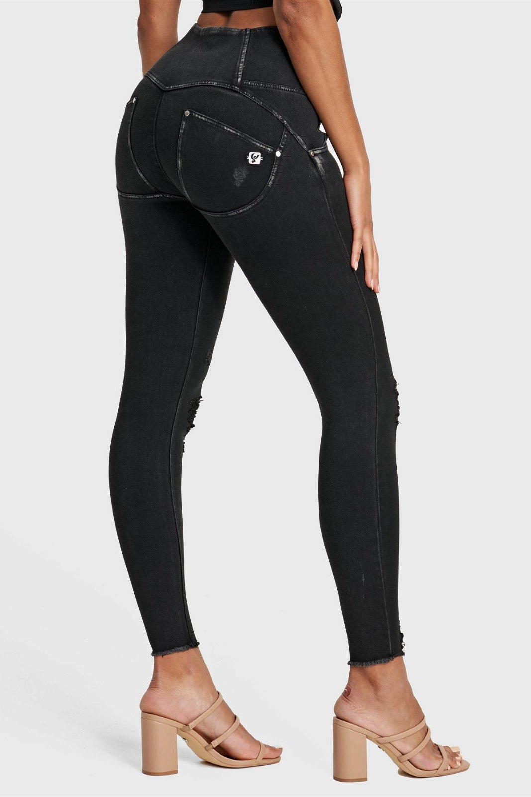 WR.UP® Snug Ripped Jeans - Cintura alta - Largo completo - Negro revestido + Costuras negras  2