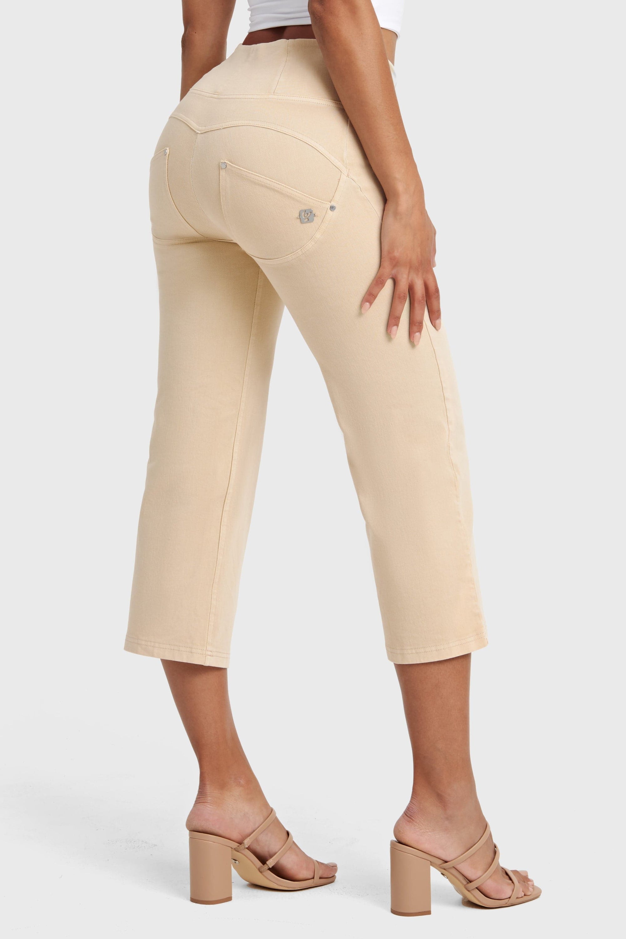 WR.UP® Snug Jeans - Talle Alto - Recortados - Beige  1