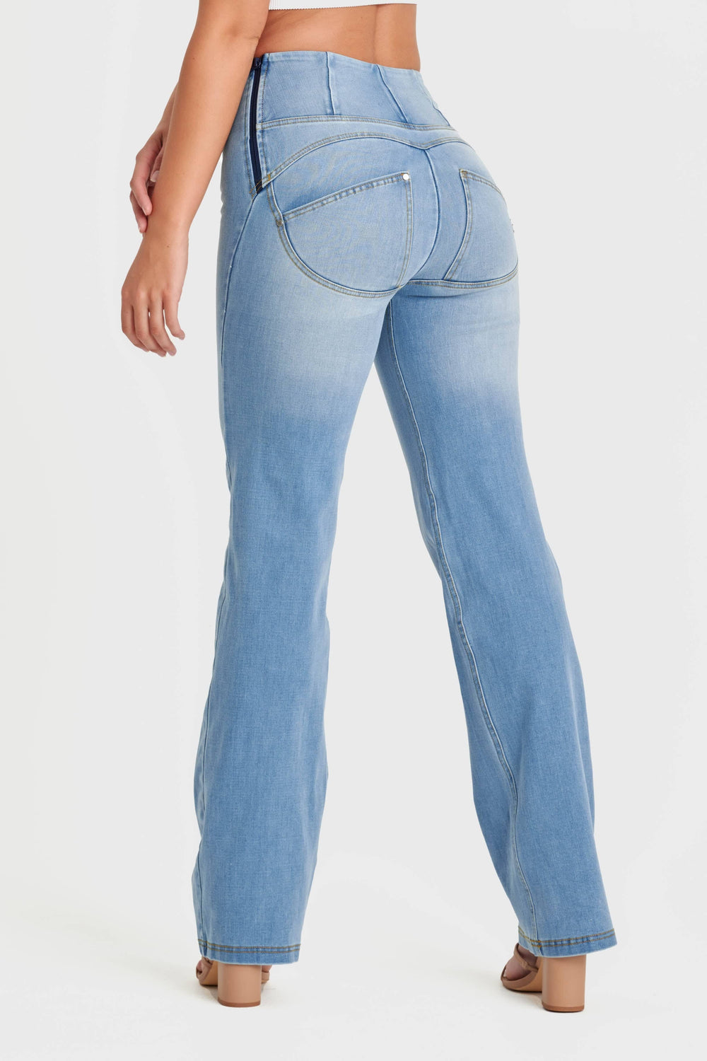 WR.UP® Snug Jeans - High Waisted - Flare - Light Blue + Yellow Stitchi