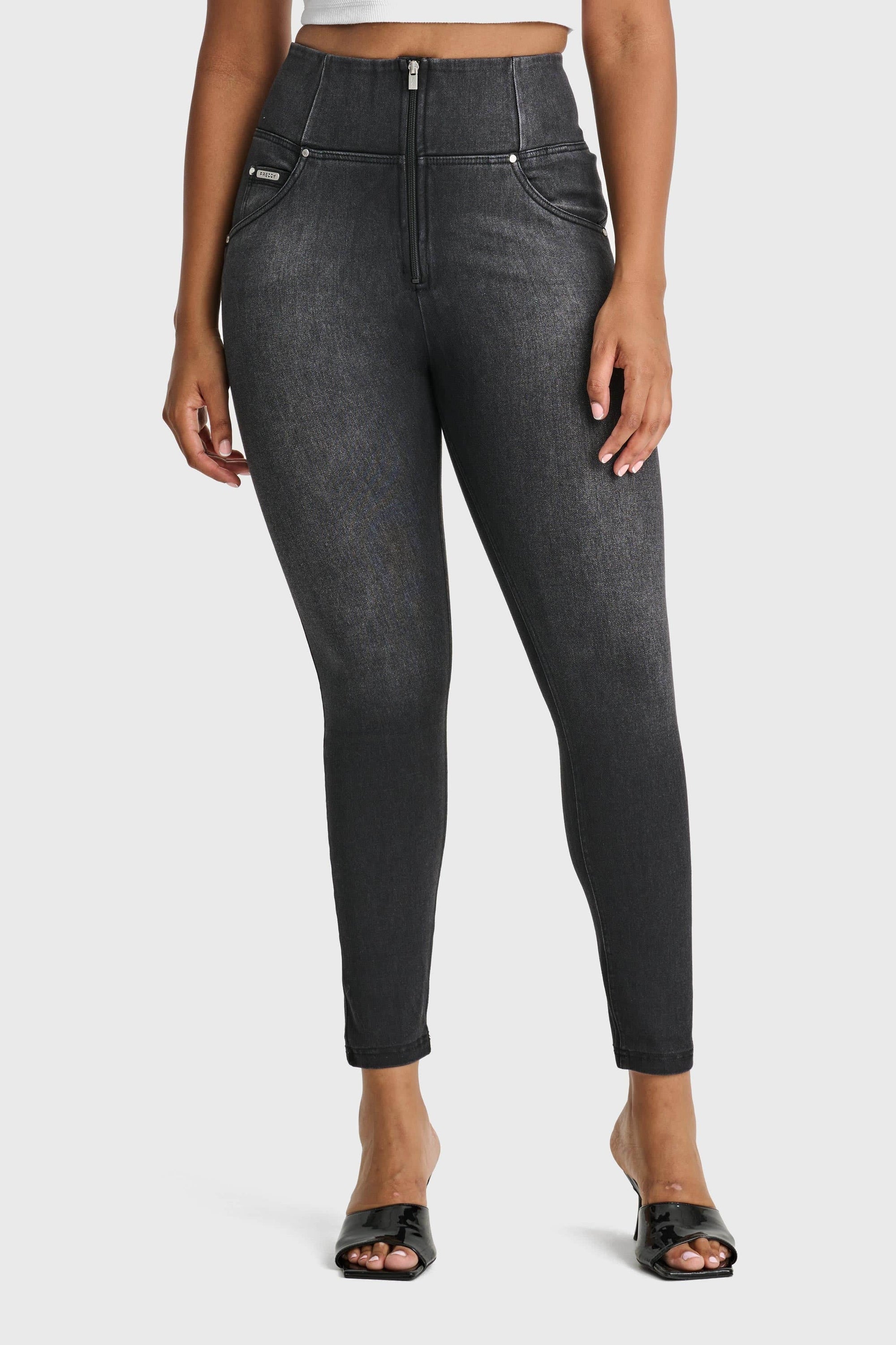 WR.UP® Snug Curvy Jeans - High Waisted - Full Length - Black + Black Stitching 1