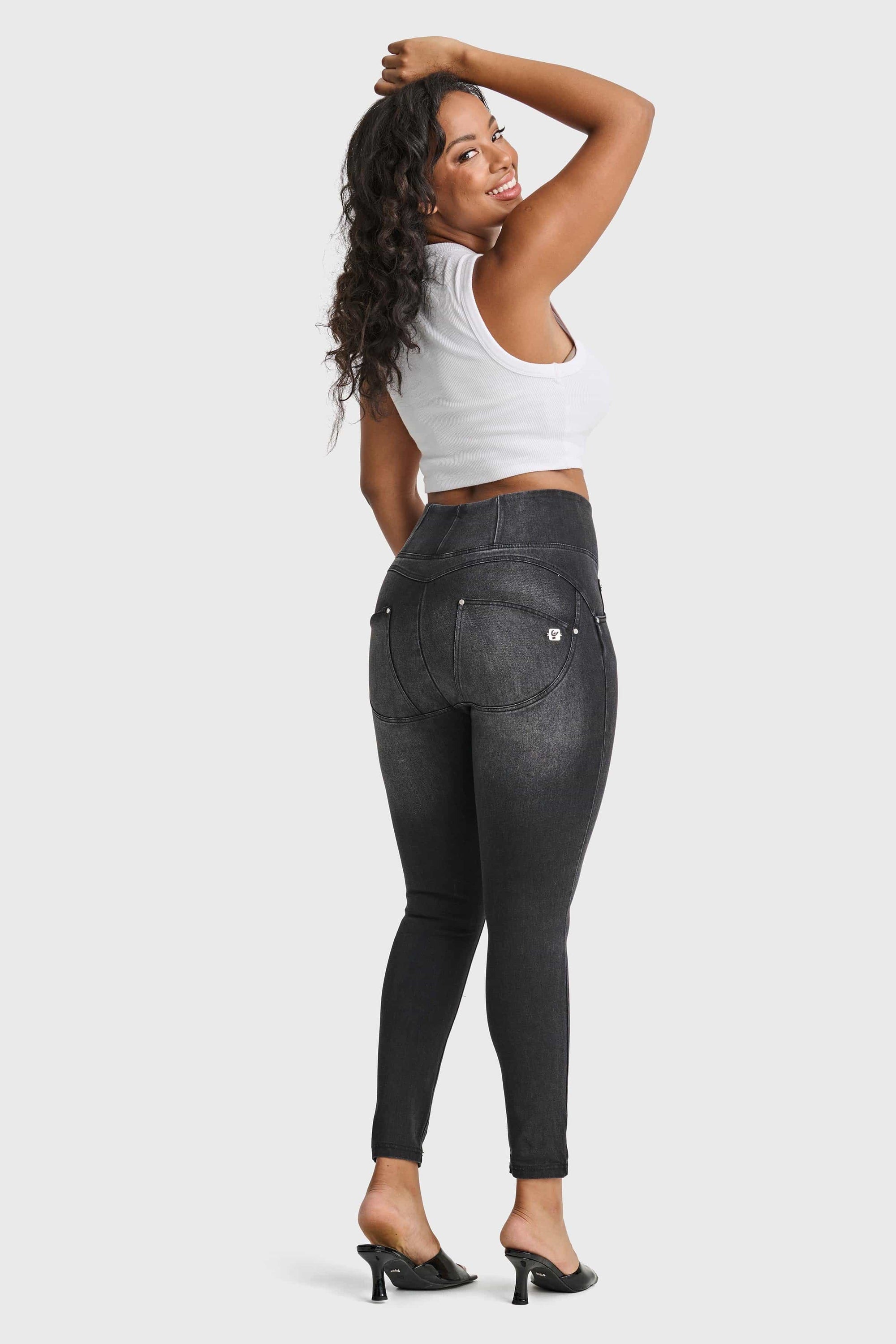 WR.UP® Snug Curvy Jeans - High Waisted - Full Length - Black + Black Stitching 5