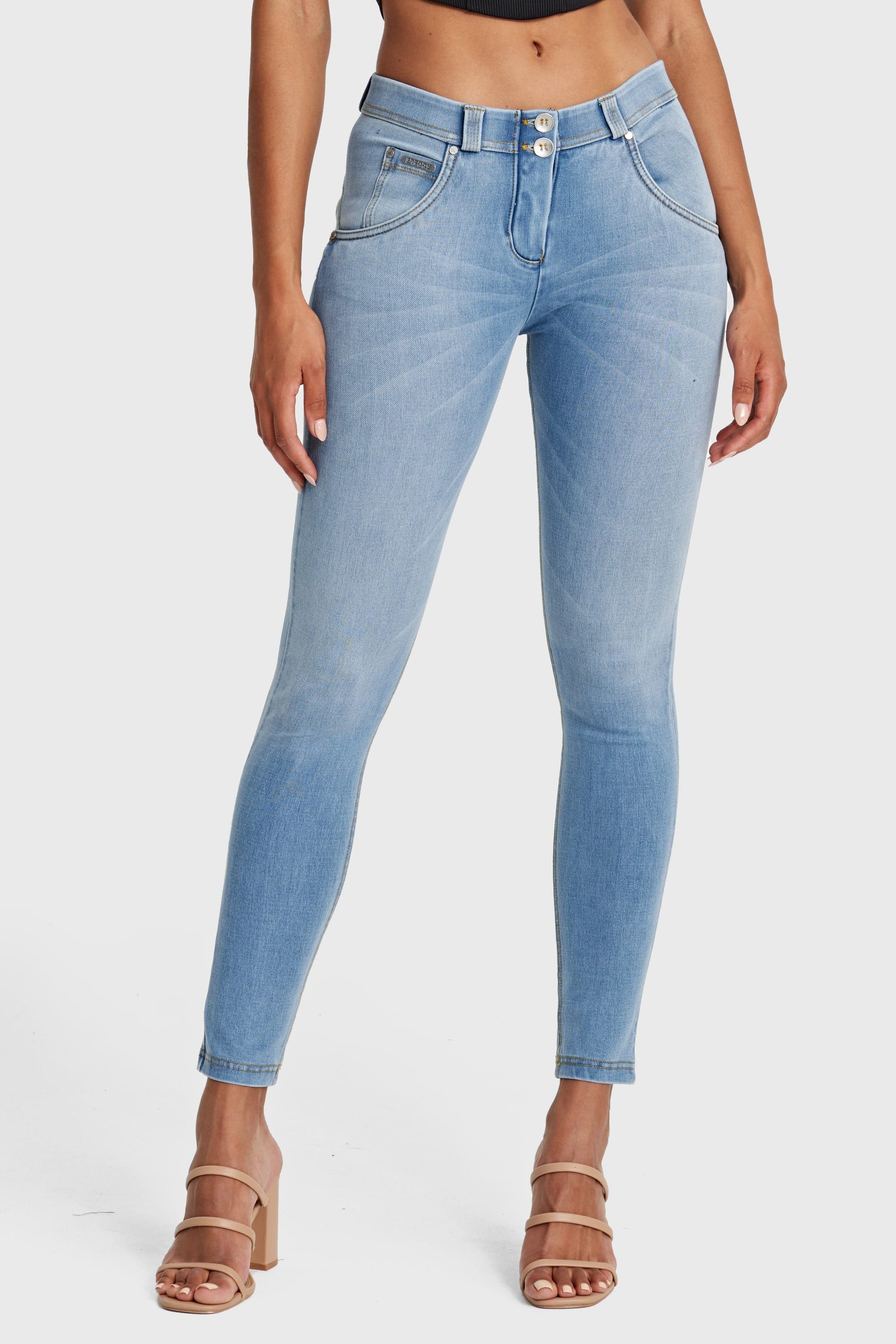 Jeans ajustados WR.UP® - Tiro medio - Largo completo - Azul claro + Costuras amarillas  11