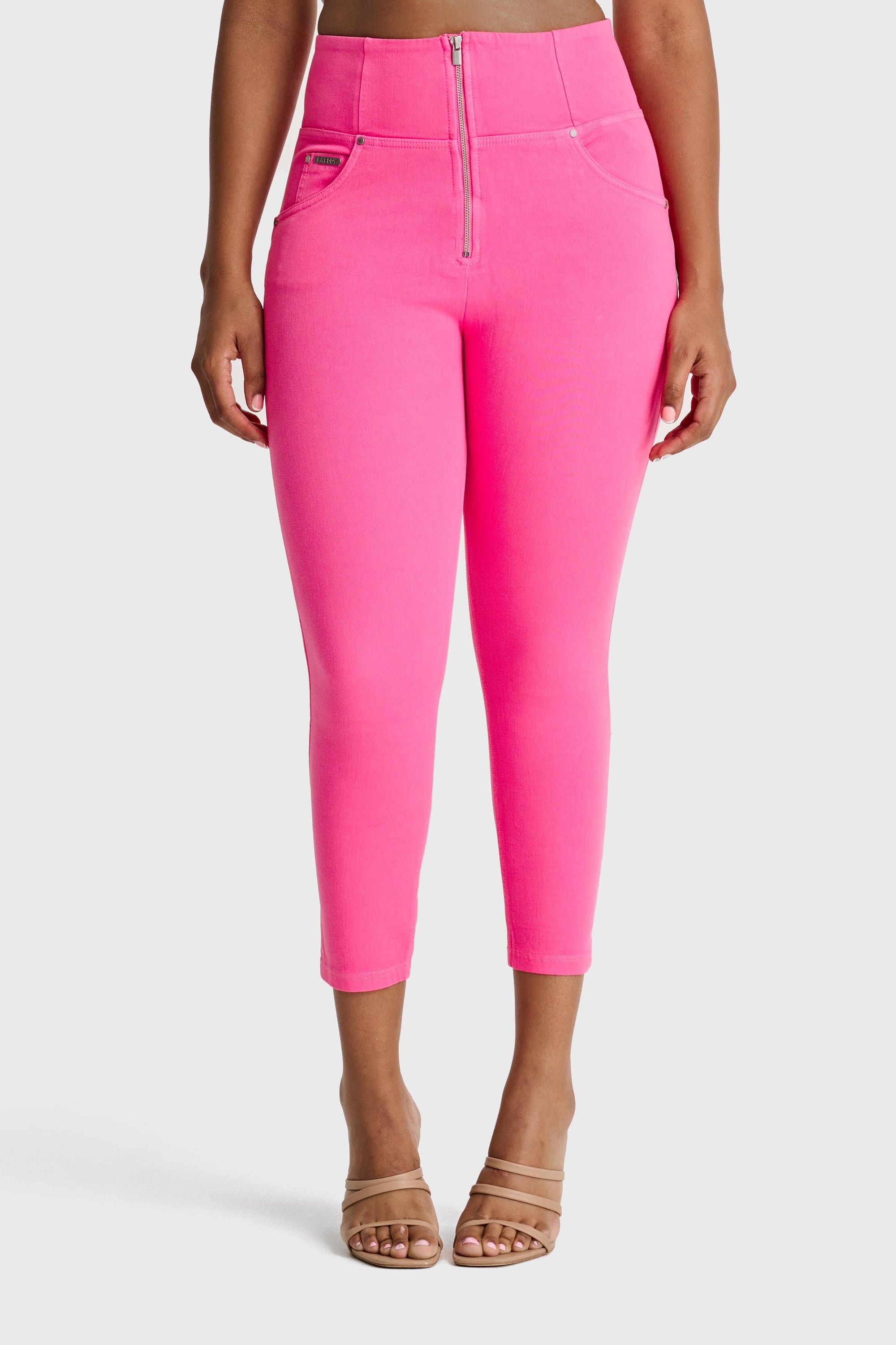 WR.UP® Snug Curvy Jeans - High Waisted - 7/8 Length - Candy Pink 4