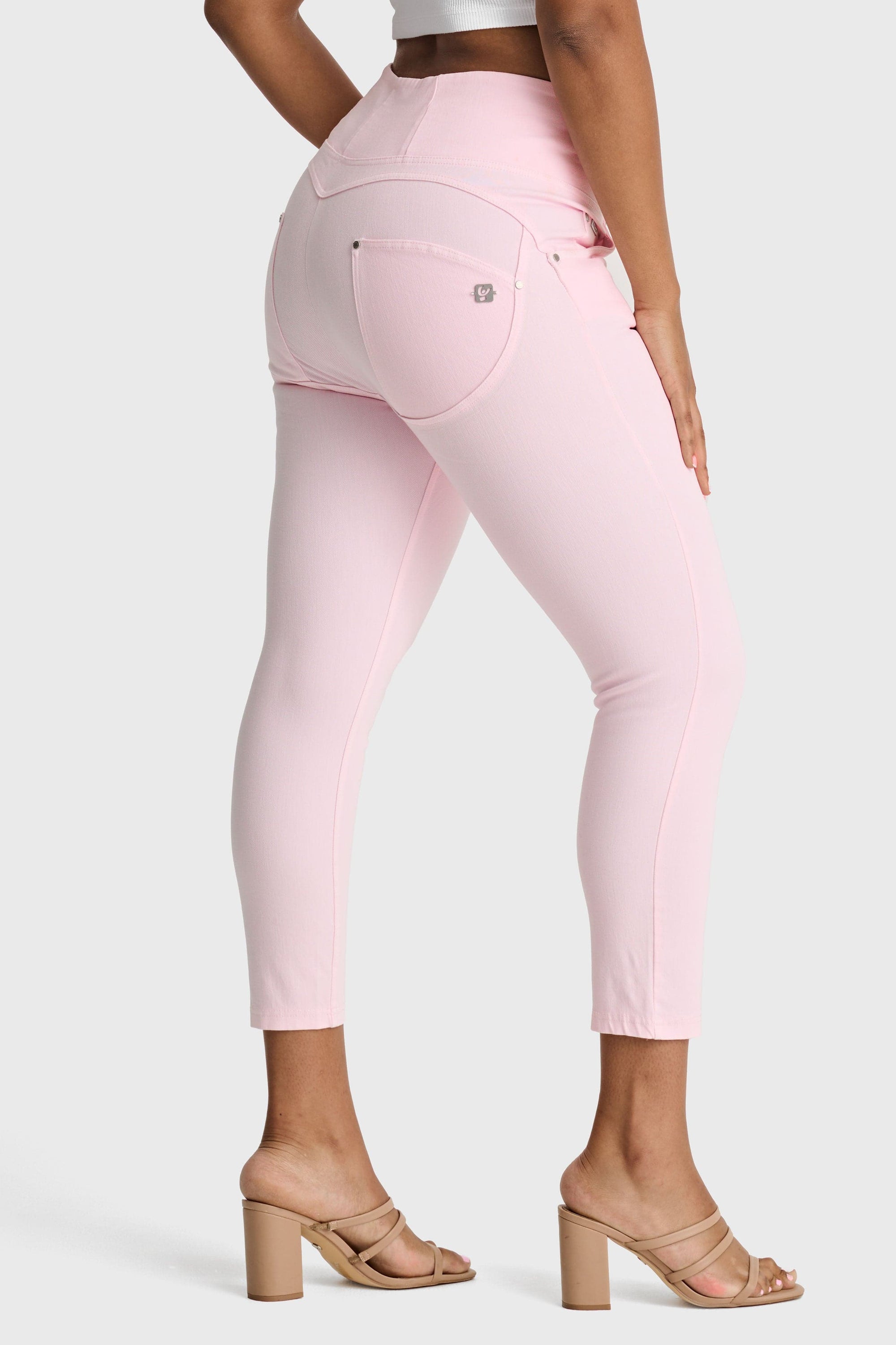 WR.UP® Snug Curvy Jeans - High Waisted - Petite Length - Baby Pink 1
